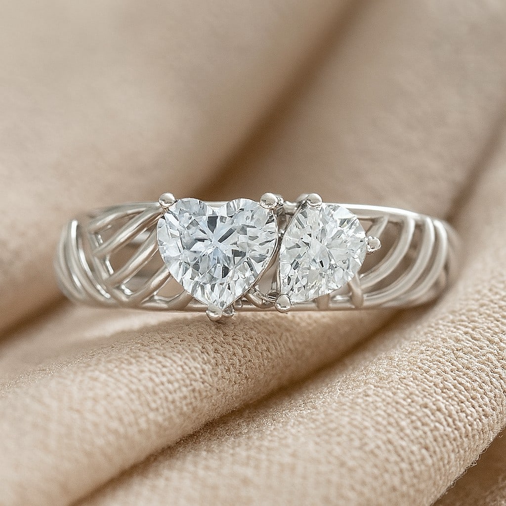 Lab Grown Diamond 92.5 Sterling Silver Ring: Lab Grown Diamond 92.5 Sterling Silver Ring Jewelry Type : Ring Gemstone : Lab Grown Diamond Gemstone Shape : Heart Gemstone Size : 6 MM Gemstone Quantity : 1 Piece Diamond Type : Lab Gro