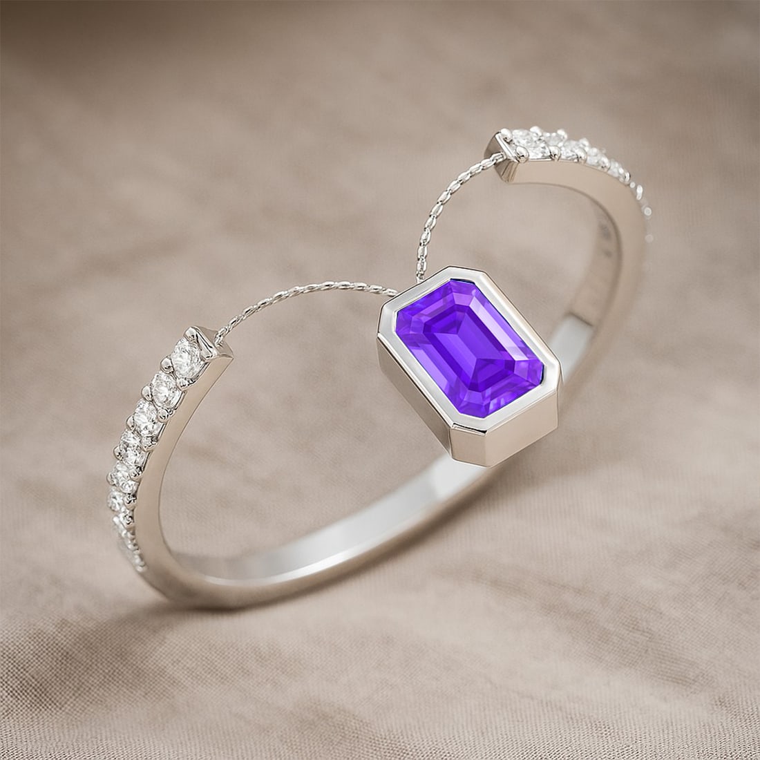Natural Tanzanite Gemstone & Lab Grown Diamonds Silver Ring: Natural Tanzanite Gemstone & Lab Grown Diamonds Silver Ring Jewelry Type : Ring Gemstone : Natural Tanzanite Gemstone Shape : Emerald Gemstone Size : 5x3 MM Gemstone Quantity : 1 Piece Diamo