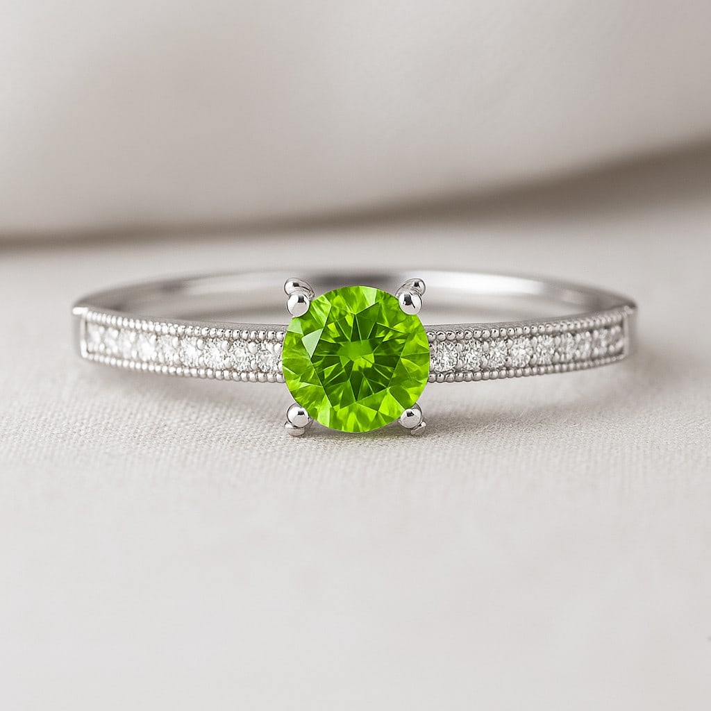 Natural Peridot Gemstone & Lab Grown Diamonds Silver Ring: Natural Peridot Gemstone & Lab Grown Diamonds Silver Ring Jewelry Type : Ring Gemstone : Natural Peridot Gemstone Shape : Round Gemstone Size : 5 MM Gemstone Quantity : 1 Piece Diamond Type