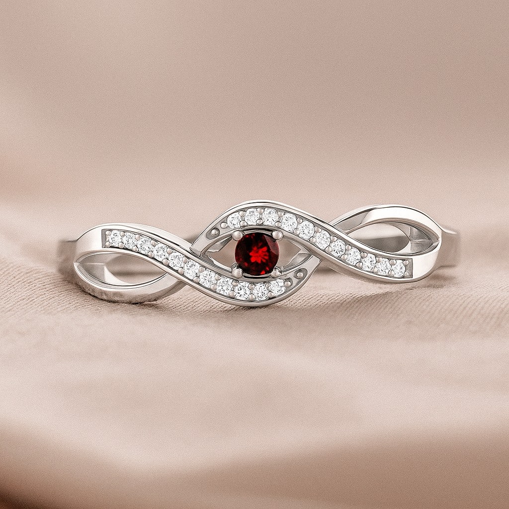 Natural Garnet Gemstone & Lab Grown Diamonds Silver Ring: Natural Garnet Gemstone & Lab Grown Diamonds Silver Ring Jewelry Type : Ring Gemstone : Natural Garnet Gemstone Shape : Round Gemstone Size : 2.2 MM Gemstone Quantity : 1 Piece Diamond Type : Lab