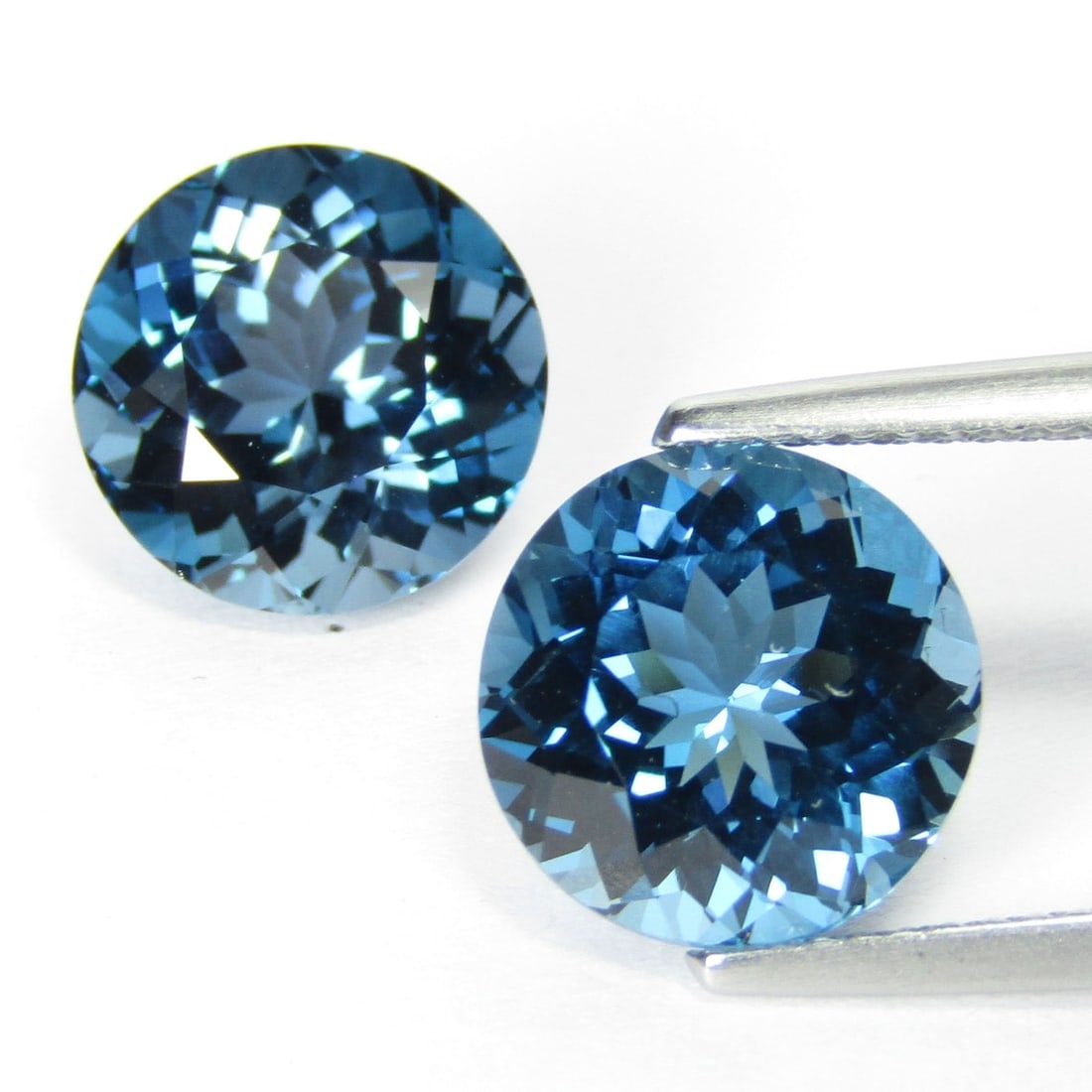 Natural London Blue Topaz 14 MM Round Cut Gemstone Pair: Natural London Blue Topaz 14 MM Round Cut Gemstone Pair Gemstone : London Blue Topaz Stone Shape : Round Stone Cutting Type : Faceted Cut Stone Weight : 30.00 Carats Stone Measurement : 14