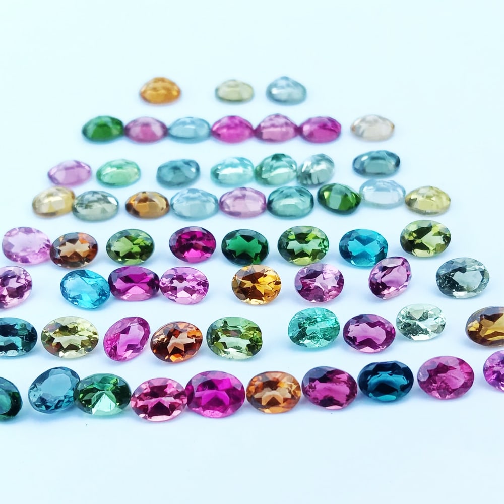 Multi Tourmaline 5x4 MM Oval Faceted Cut 25 Pieces: Natural Multi Tourmaline 5x4 MM Oval Faceted Cut 25 Pieces Gemstone : Multi Tourmaline Shape : Oval Size : 5x4 MM Color : Multi Color Type : Faceted Cut Quantity : 25 Pieces <