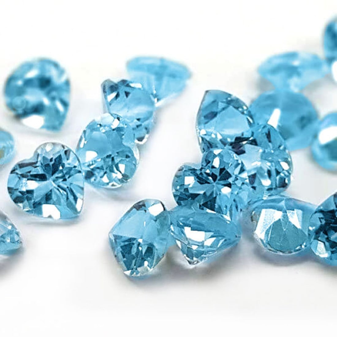 Blue Topaz 7x7 MM Heart Faceted Cut 15 Pieces: Natural Blue Topaz 7x7 MM Heart Faceted Cut 15 Pieces Gemstone : Blue Topaz Shape : Heart Size : 7x7 MM Color : Sky Blue Type : Faceted Cut Quantity : 15 Pieces Weight : </