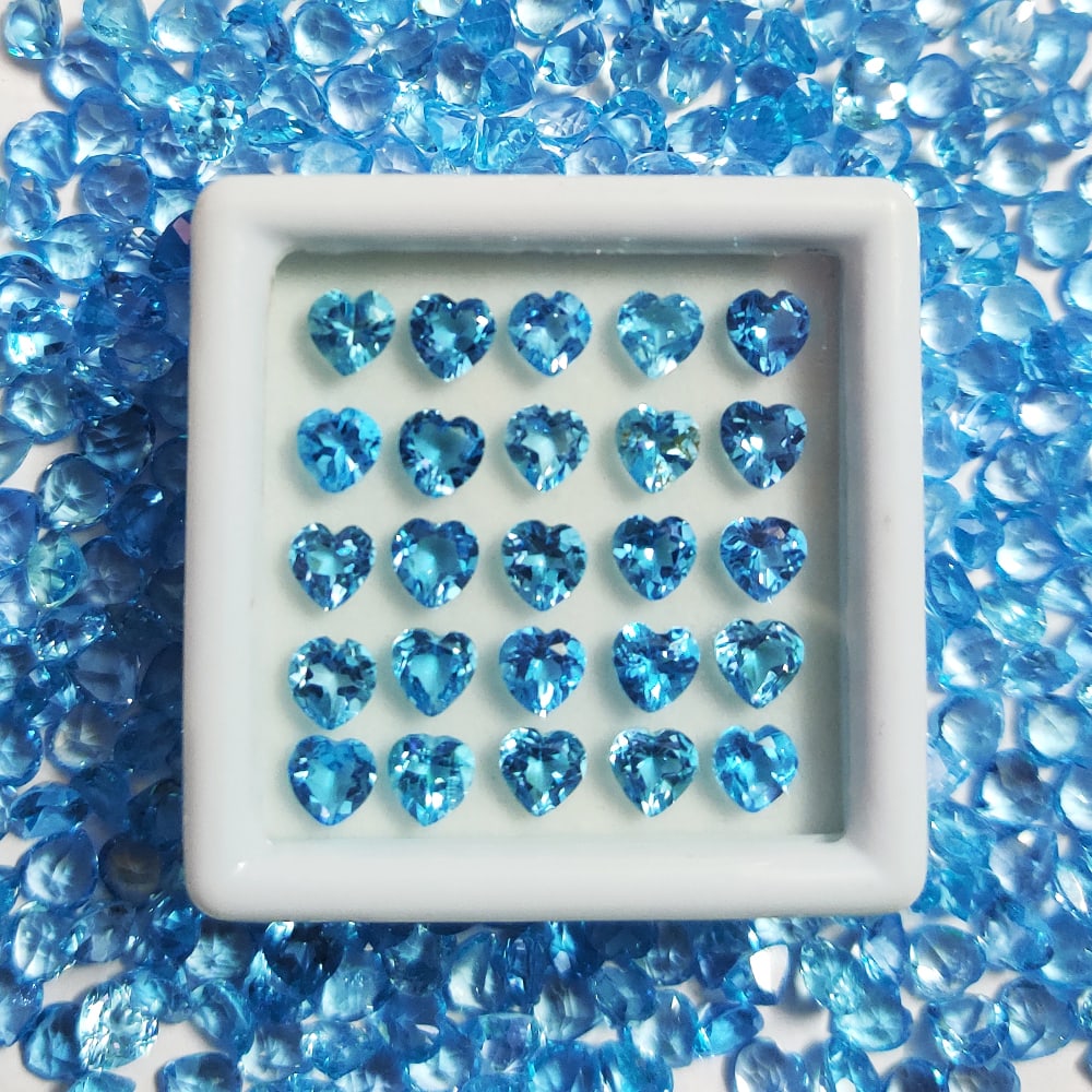 Swiss Blue Topaz 5x5 MM Heart Faceted Cut 20 Pieces: Natural Swiss Blue Topaz 5x5 MM Heart Faceted Cut 20 Pieces Gemstone : Swiss Blue Topaz Shape : Heart Size : 5x5 MM Color : Sky Blue Type : Faceted Cut Quantity : 20 Pieces