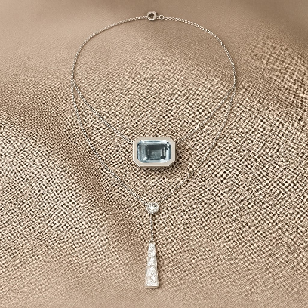 Natural Aquamarine & Diamond 92.5 Sterling Silver Necklace: Natural Aquamarine & Diamond 92.5 Sterling Silver Necklace Gemstone Shape : Emerald Gemstone Size : 6 MM Gemstone Quantity : 1 Piece Diamond Type : Lab Grown Diamond Shape : Round Diamond Color