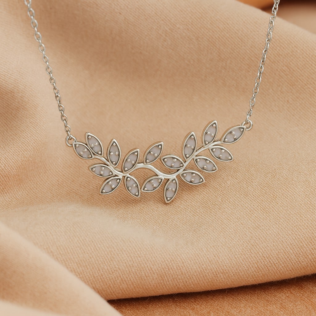 Natural Moonstone Gemstone 92.5 Sterling Silver Necklace: Natural Moonstone Gemstone 92.5 Sterling Silver Necklace Gemstone Shape : Round Gemstone Size : 1.4 MM Gemstone Quantity : 34 Pieces Metal : Silver Metal Purity : 92.5 Sterling Silver Pendant L