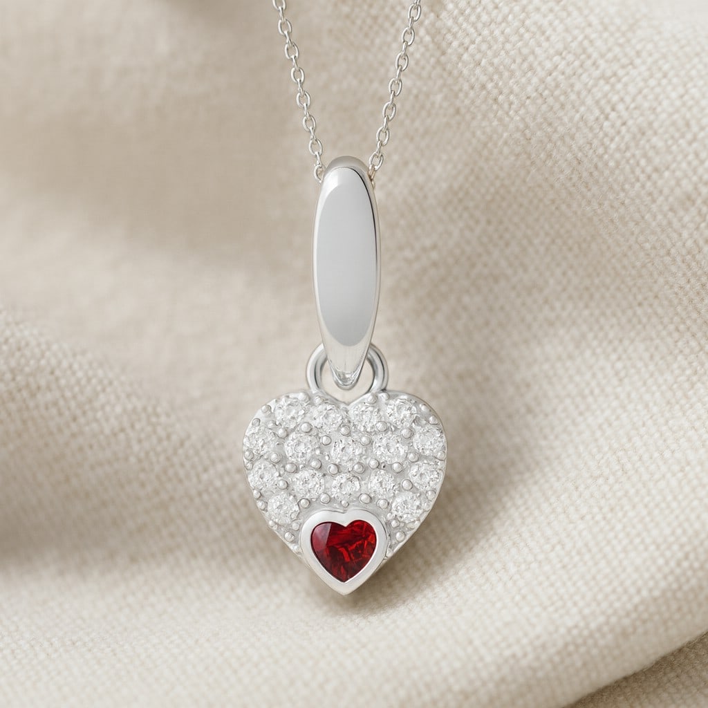 Natural Garnet & Diamond 92.5 Sterling Silver Pendant with Chain: Natural Garnet & Diamond 92.5 Sterling Silver Pendant with Chain Gemstone Shape : Heart Gemstone Size : 3 MM Gemstone Quantity : 1 Piece Diamond Type : Lab Grown Diamond Shape : Round Diamond C