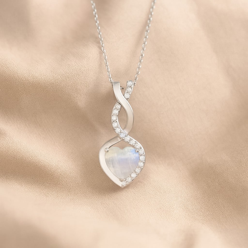 Natural Moonstone & Diamond 92.5 Sterling Silver Pendant with Chain: Natural Moonstone & Diamond 92.5 Sterling Silver Pendant with Chain Gemstone Shape : Heart Gemstone Size : 6 MM Gemstone Quantity : 1 Piece Diamond Type : Lab Grown Diamond Shape : Round Diamon