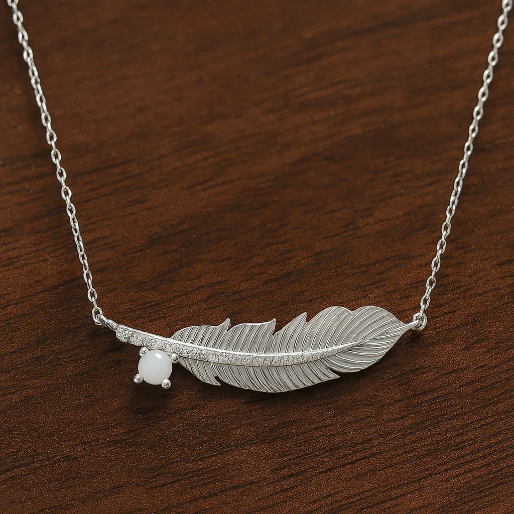 Natural Moonstone & Diamond 92.5 Sterling Silver Necklace: Natural Moonstone & Diamond 92.5 Sterling Silver Necklace Gemstone Shape : Round Gemstone Size : 3 MM Gemstone Quantity : 1 Piece Diamond Type : Lab Grown Diamond Shape : Round Diamond Color :