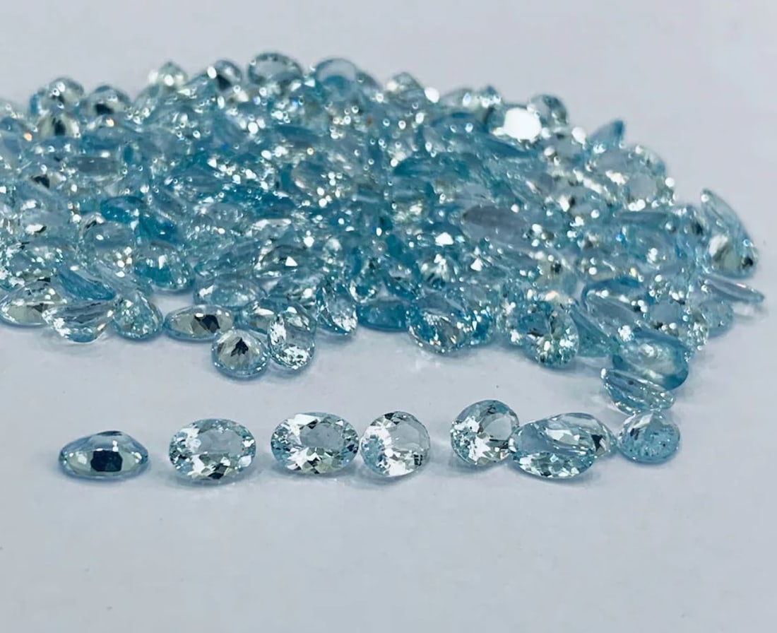 Aquamarine 5x3 MM Oval Faceted Cut 25 Pieces: Natural Aquamarine 5x3 MM Oval Faceted Cut 25 Pieces Gemstone : Aquamarine Shape : Oval Size : 5x3 MM Color : Aqua Blue Type : Faceted Cut Quantity : 25 Pieces Weight :