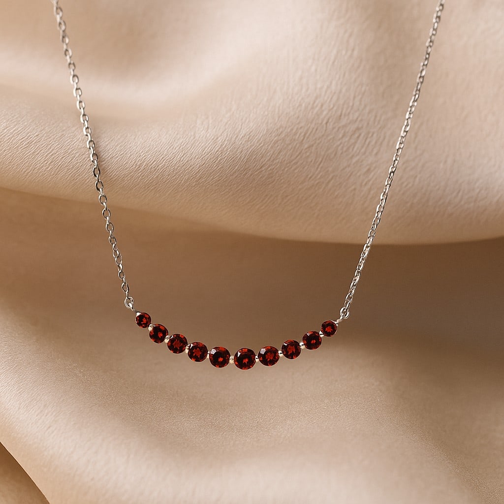 Natural Garnet Gemstone 92.5 Sterling Silver Necklace: Natural Garnet Gemstone 92.5 Sterling Silver Necklace Gemstone Shape : Round Gemstone Size : 3.5 - 6 MM Gemstone Quantity : 11 Pieces Metal : Silver Metal Purity : 92.5 Sterling Silver Pendant