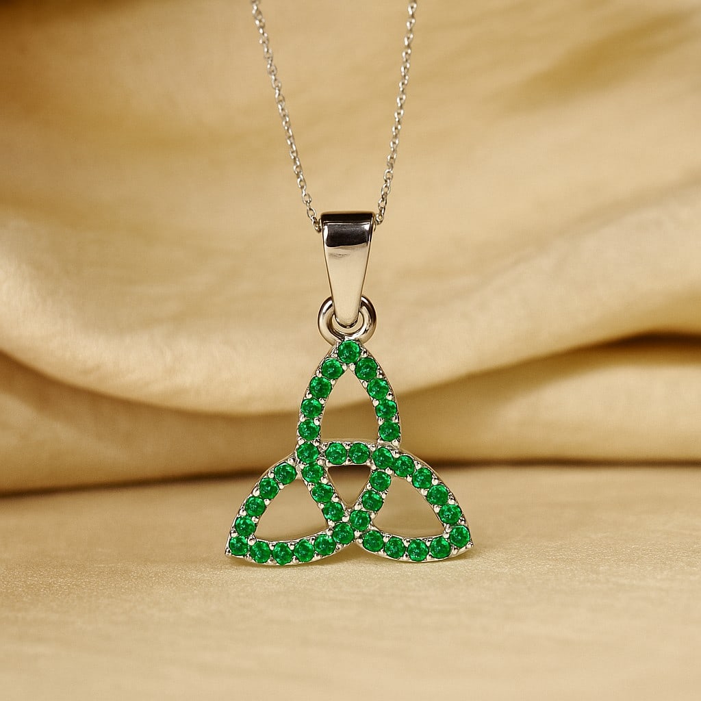 Lab Grown Emerald Gemstone 92.5 Sterling Silver Pendant with Chain: Lab Grown Emerald Gemstone 92.5 Sterling Silver Pendant with Chain Gemstone Shape : Round Gemstone Size : 1.1 MM Gemstone Quantity : 40 Pieces Metal : Silver Metal Purity : 92.5 Sterling Silver