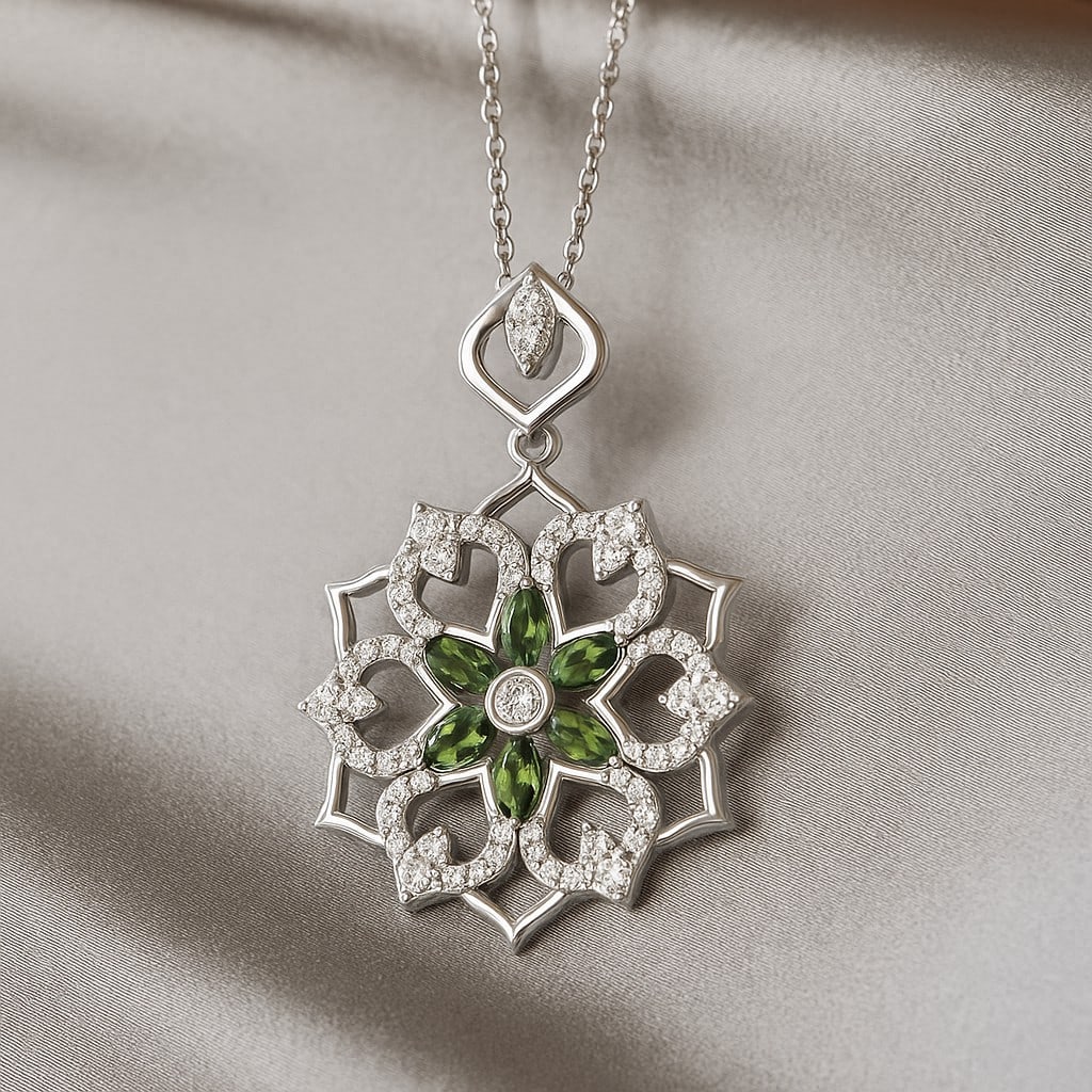 Natural Peridot & Diamond 92.5 Sterling Silver Pendant with Chain: Natural Peridot & Diamond 92.5 Sterling Silver Pendant with Chain Gemstone Shape : Marquise Gemstone Size : 6 MM Gemstone Quantity : 6 Pieces Diamond Type : Lab Grown Diamond Shape : Round Diam