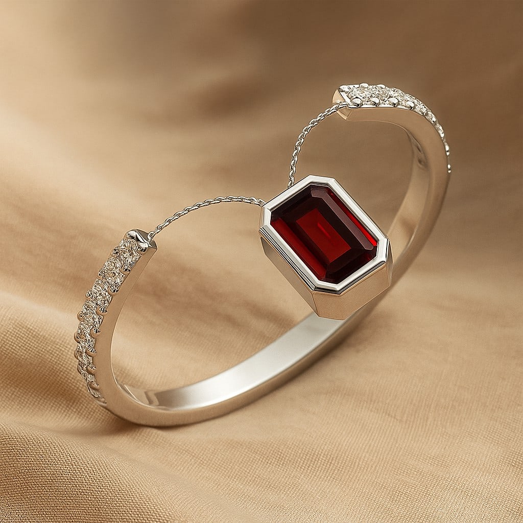 Natural Garnet Gemstone & Lab Grown Diamonds Silver Ring: Natural Garnet Gemstone & Lab Grown Diamonds Silver Ring Jewelry Type : Ring Gemstone : Natural Garnet Gemstone Shape : Emerald Gemstone Size : 5x3 MM Gemstone Quantity : 1 Piece Diamond Typ