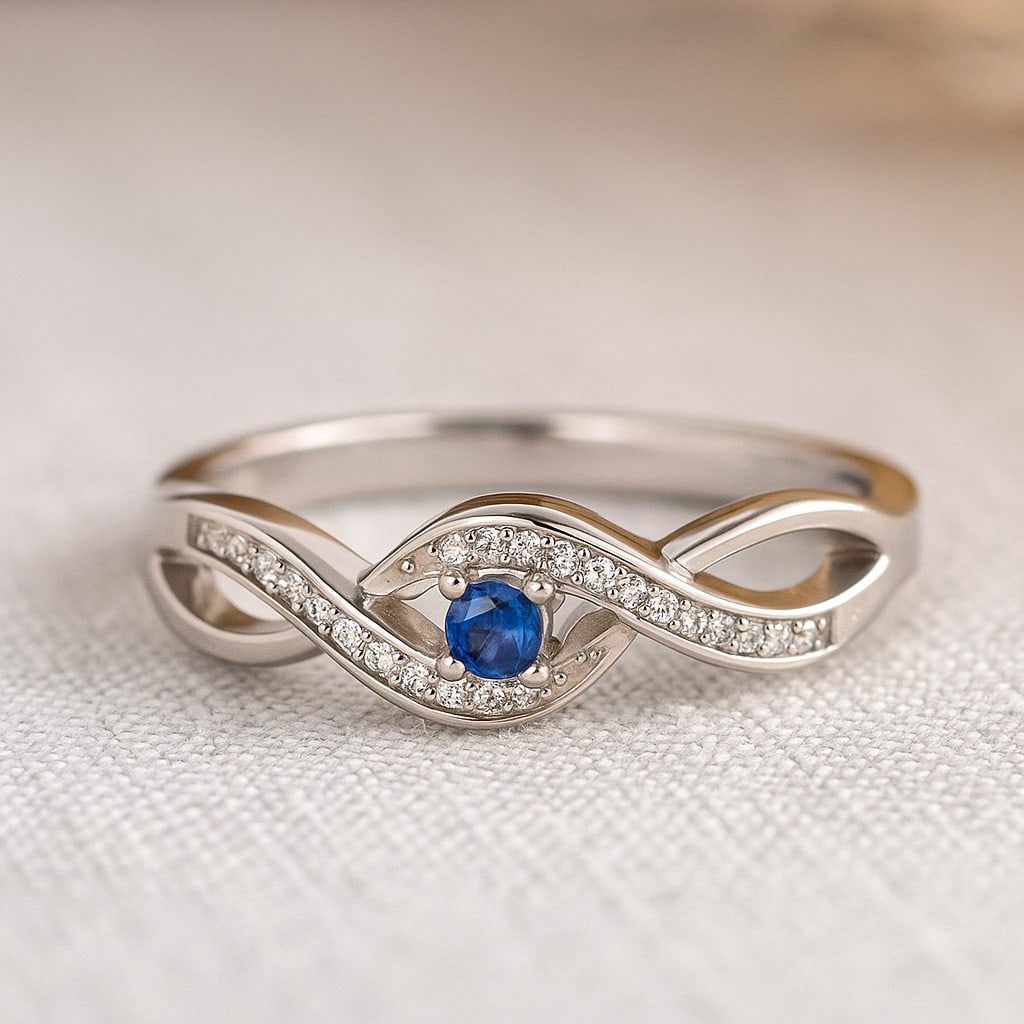 Natural Blue Sapphire Gemstone & Lab Grown Diamonds Silver Ring: Natural Blue Sapphire Gemstone & Lab Grown Diamonds Silver Ring Jewelry Type : Ring Gemstone : Natural Blue Sapphire Gemstone Shape : Round Gemstone Size : 2.2 MM Gemstone Quantity : 1 Piece