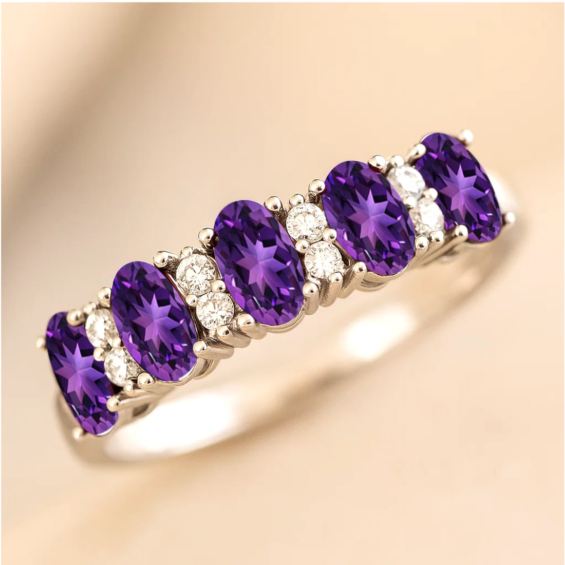 Natural Amethyst Gemstone & Lab Grown Diamonds Silver Ring: Natural Amethyst Gemstone & Lab Grown Diamonds Silver Ring Jewelry Type : Ring Gemstone : Natural Amethyst Gemstone Shape : Oval Gemstone Size : 5x3 MM Gemstone Quantity : 5 Pieces Diamond T