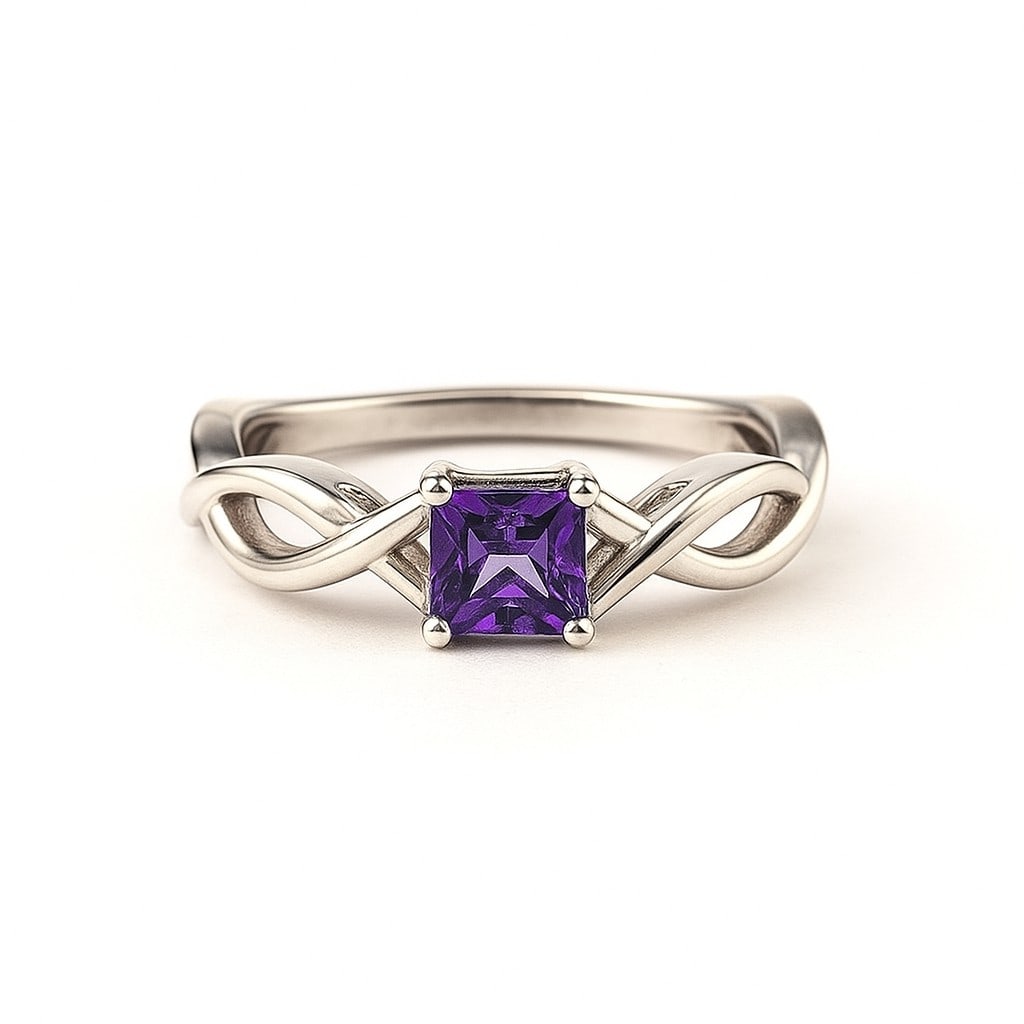 Natural Amethyst Gemstone 92.5 Sterling Silver Ring: Natural Amethyst Gemstone 92.5 Sterling Silver Ring Jewelry Type : Ring Gemstone : Natural Amethyst Gemstone Shape : Emerald Square Gemstone Size : 5 MM Gemstone Quantity : 1 Piece Metal : <