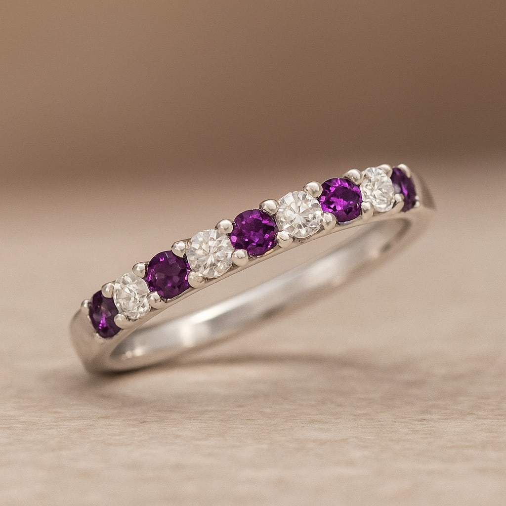 Natural Amethyst Gemstone & Lab Grown Diamonds Silver Ring: Natural Amethyst Gemstone & Lab Grown Diamonds Silver Ring Jewelry Type : Ring Gemstone : Natural Amethyst Gemstone Shape : Round Gemstone Size : 2.5 MM Gemstone Quantity : 5 Pieces Diamond