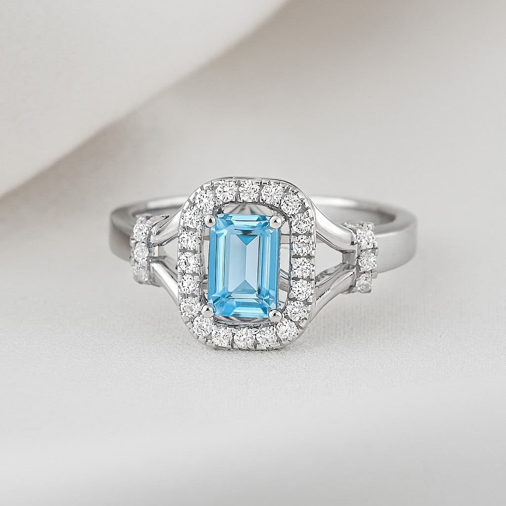 Natural Aquamarine Gemstone & Lab Grown Diamonds Silver Ring: Natural Aquamarine Gemstone & Lab Grown Diamonds Silver Ring Jewelry Type : Ring Gemstone : Natural Aquamarine Gemstone Shape : Emerald Gemstone Size : 6x4 MM Gemstone Quantity : 1 Piece Dia