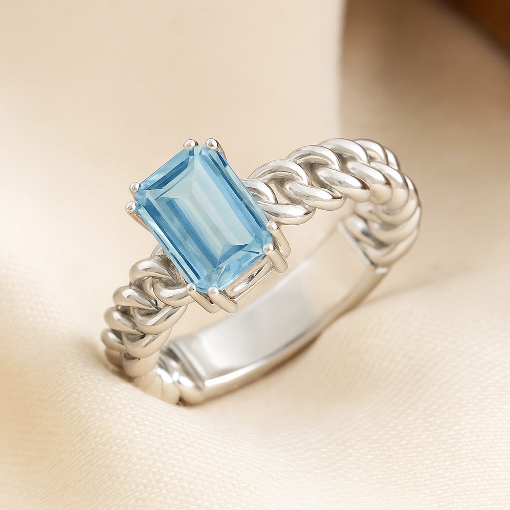 Natural Aquamarine Gemstone 92.5 Sterling Silver Ring: Natural Aquamarine Gemstone 92.5 Sterling Silver Ring Jewelry Type : Ring Gemstone : Natural Aquamarine Gemstone Shape : Emerald Gemstone Size : 8x6 MM Gemstone Quantity : 1 Piece Metal :