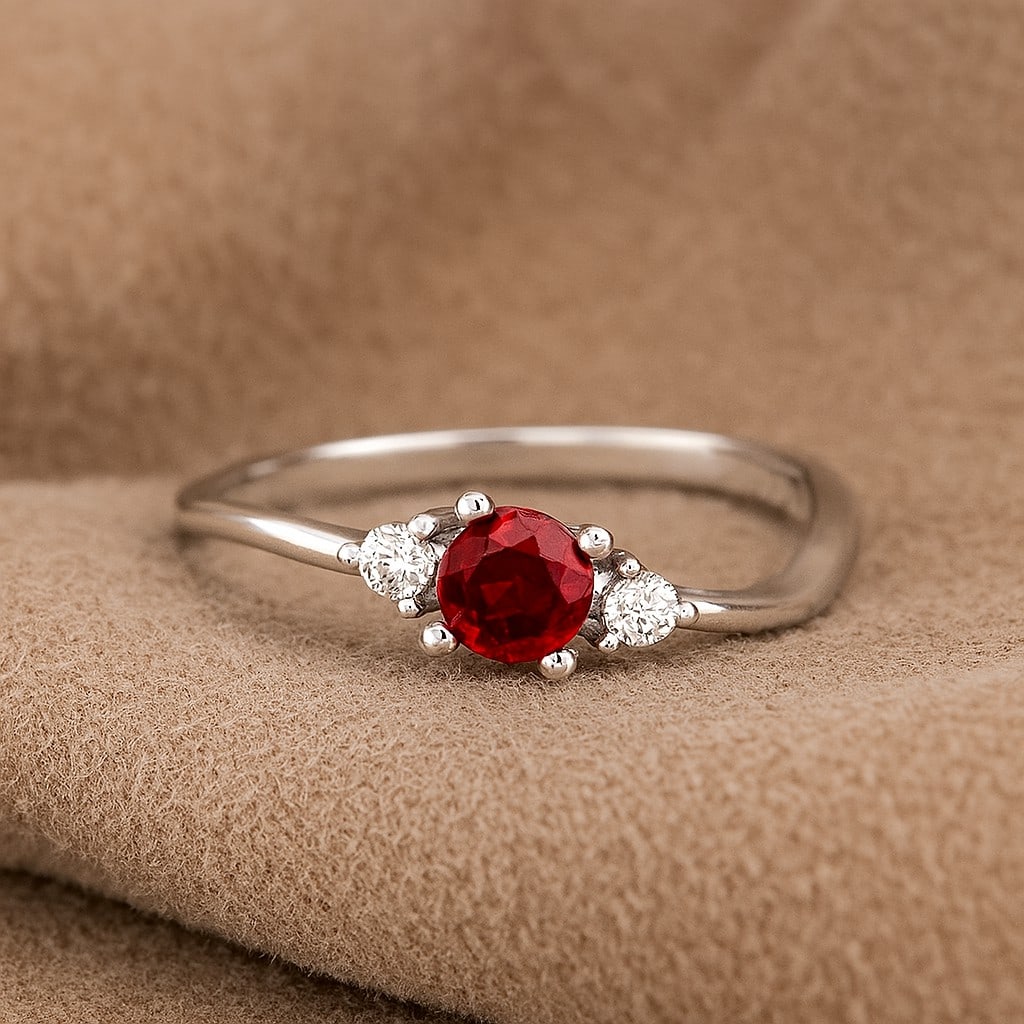 Natural Ruby Gemstone & Lab Grown Diamonds Silver Ring: Natural Ruby Gemstone & Lab Grown Diamonds Silver Ring Jewelry Type : Ring Gemstone : Natural Ruby Gemstone Shape : Round Gemstone Size : 4 MM Gemstone Quantity : 1 Piece Diamond Type : L