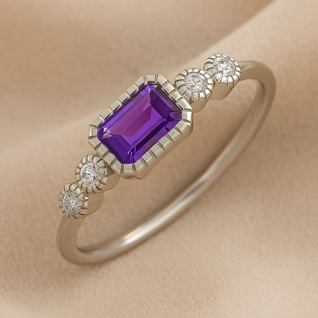 Natural Amethyst Gemstone & Lab Grown Diamonds Silver Ring: Natural Amethyst Gemstone & Lab Grown Diamonds Silver Ring Jewelry Type : Ring Gemstone : Natural Amethyst Gemstone Shape : Emerald Gemstone Size : 6x4 MM Gemstone Quantity : 1 Piece Diamond