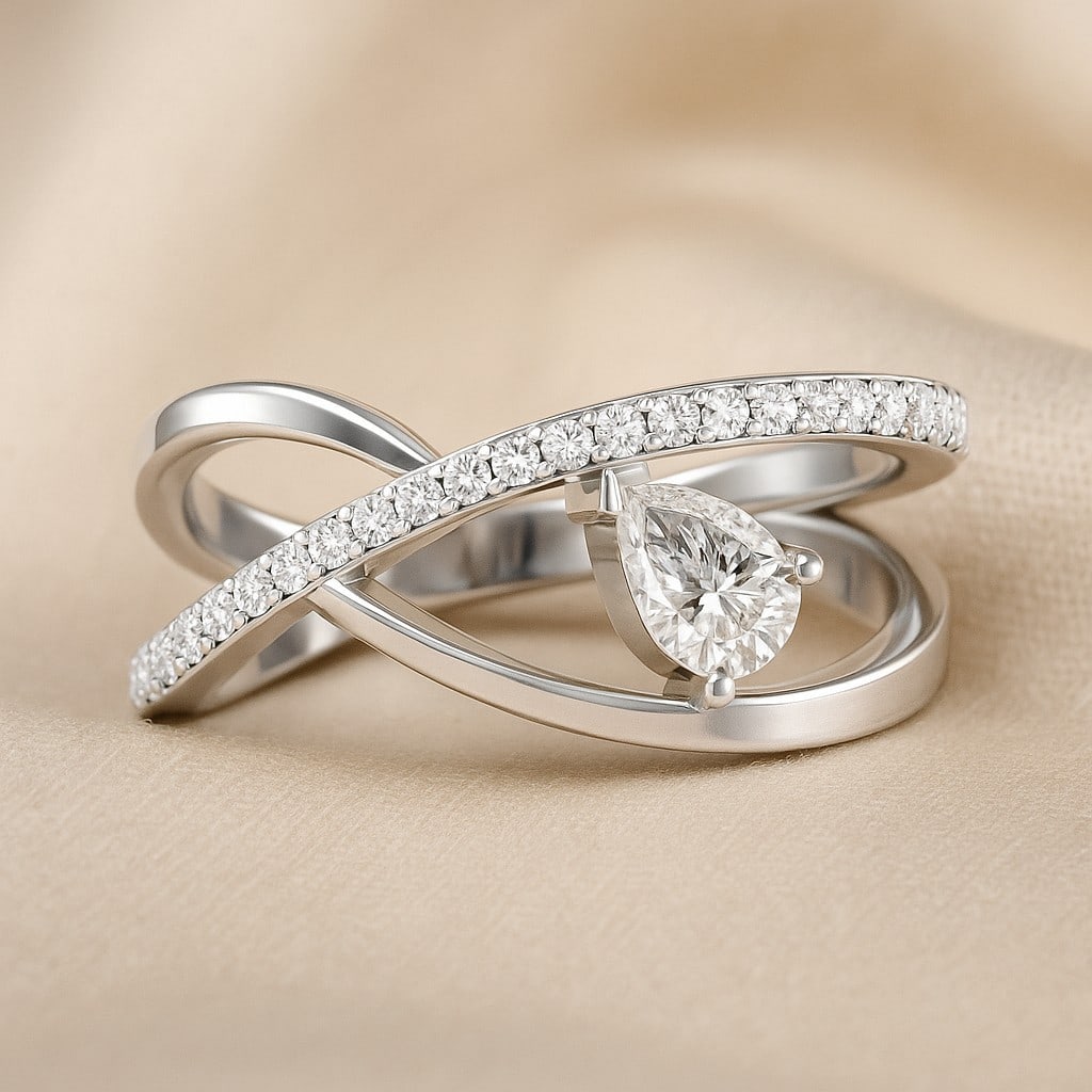 Lab Grown Diamond 92.5 Sterling Silver Ring: Lab Grown Diamond 92.5 Sterling Silver Ring Jewelry Type : Ring Gemstone : Lab Grown Diamond Gemstone Shape : Pear Gemstone Size : 6x4 MM Gemstone Quantity : 1 Piece Diamond Type : Lab Gr