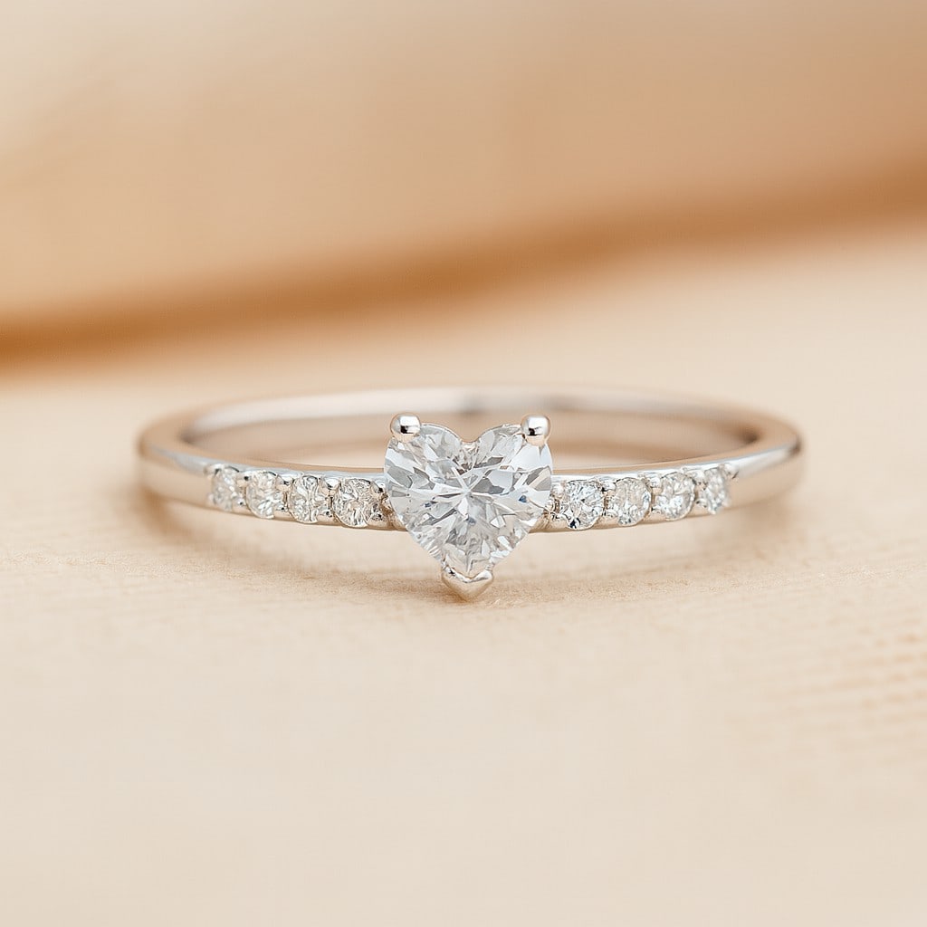 Lab Grown Diamond 92.5 Sterling Silver Ring: Lab Grown Diamond 92.5 Sterling Silver Ring Jewelry Type : Ring Gemstone : Lab Grown Diamond Gemstone Shape : Heart Gemstone Size : 5 MM Gemstone Quantity : 1 Piece Diamond Type : Lab Gro