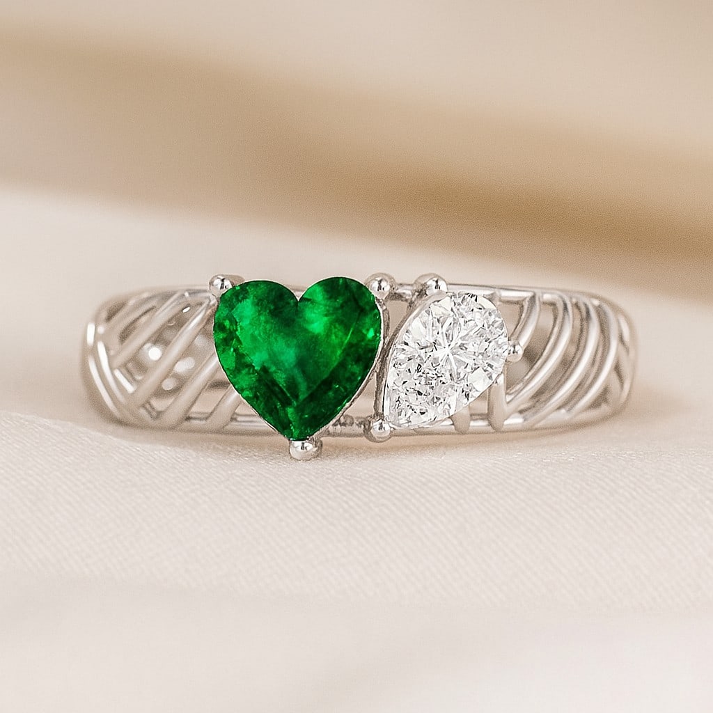 Lab Grown Emerald & Diamonds Silver Ring: Lab Grown Emerald & Diamonds Silver Ring Jewelry Type : Ring Gemstone : Lab Grown Emerald Gemstone Shape : Heart Gemstone Size : 6 MM Gemstone Quantity : 1 Piece Diamond Type : Lab Grown<