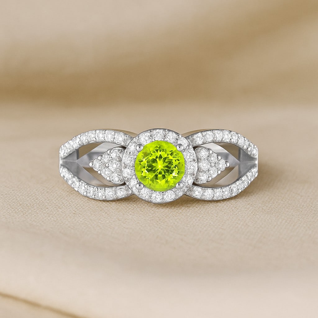 Natural Peridot Gemstone & Lab Grown Diamonds Silver Ring: Natural Peridot Gemstone & Lab Grown Diamonds Silver Ring Jewelry Type : Ring Gemstone : Natural Peridot Gemstone Shape : Round Gemstone Size : 5MM Gemstone Quantity : 1 Piece Diamond Type :