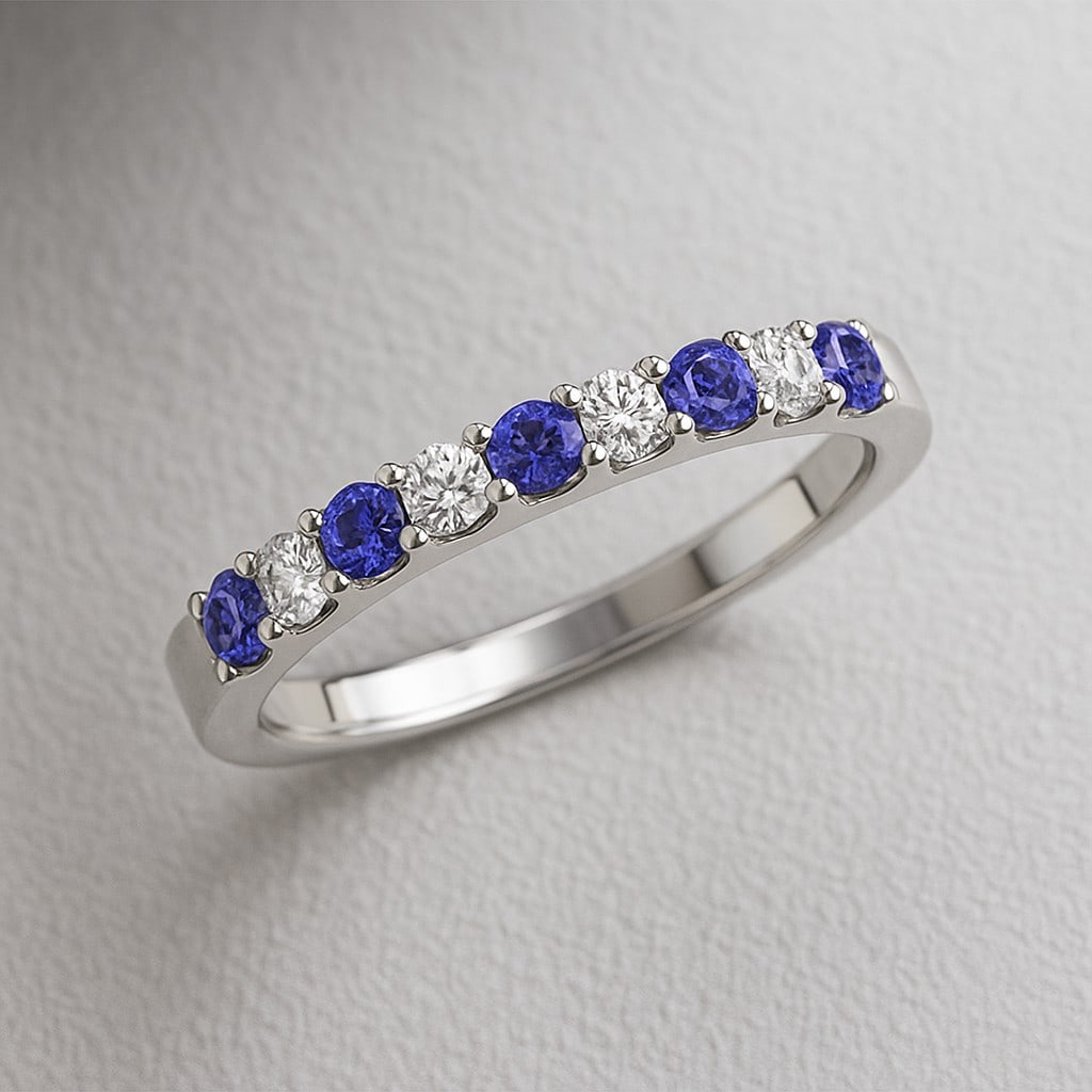 Natural Tanzanite Gemstone & Lab Grown Diamonds Silver Ring: Natural Tanzanite Gemstone & Lab Grown Diamonds Silver Ring Jewelry Type : Ring Gemstone : Natural Tanzanite Gemstone Shape : Round Gemstone Size : 2.5 MM Gemstone Quantity : 5 Pieces Diamon