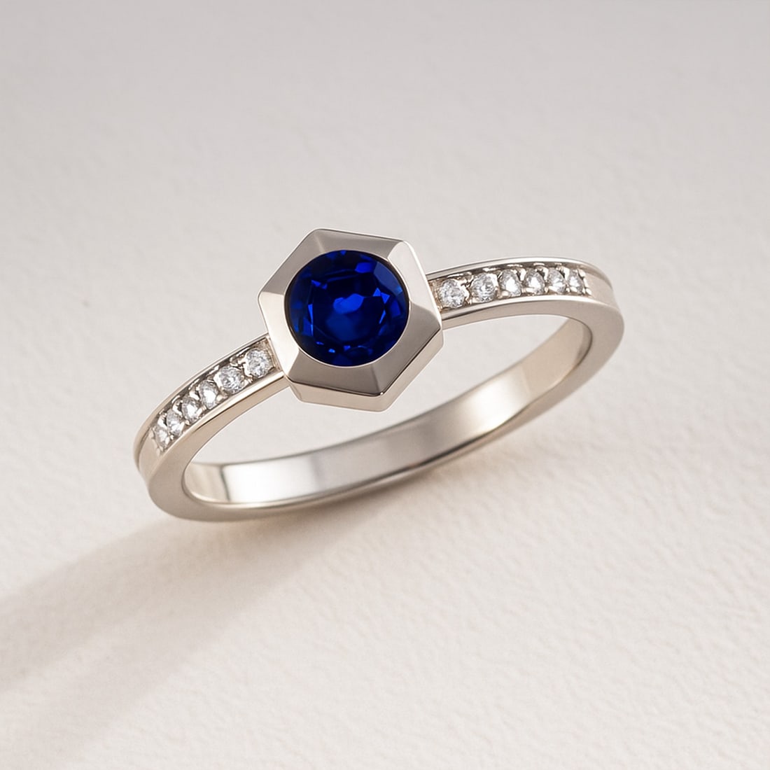 Natural Blue Sapphire Gemstone & Lab Grown Diamonds Silver Ring: Natural Blue Sapphire Gemstone & Lab Grown Diamonds Silver Ring Jewelry Type : Ring Gemstone : Natural Blue Sapphire Gemstone Shape : Round Gemstone Size : 5 MM Gemstone Quantity : 1 Piece D