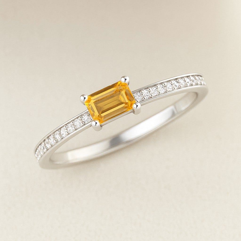 Natural Citrine Gemstone & Lab Grown Diamonds Silver Ring: Natural Citrine Gemstone & Lab Grown Diamonds Silver Ring Jewelry Type : Ring Gemstone : Natural Citrine Gemstone Shape : Emerald Gemstone Size : 5x3 MM Gemstone Quantity : 1 Piece Diamond T