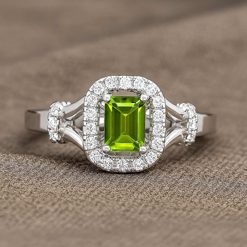 Natural Peridot Gemstone & Lab Grown Diamonds Silver Ring: Natural Peridot Gemstone & Lab Grown Diamonds Silver Ring Jewelry Type : Ring Gemstone : Natural Peridot Gemstone Shape : Emerald Gemstone Size : 6x4 MM Gemstone Quantity : 1 Piece Diamond T