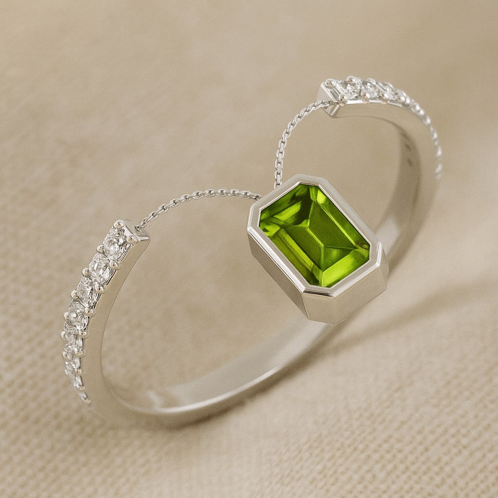 Natural Peridot Gemstone & Lab Grown Diamonds Silver Ring: Natural Peridot Gemstone & Lab Grown Diamonds Silver Ring Jewelry Type : Ring Gemstone : Natural Peridot Gemstone Shape : Emerald Gemstone Size : 5x3 MM Gemstone Quantity : 1 Piece Diamond T