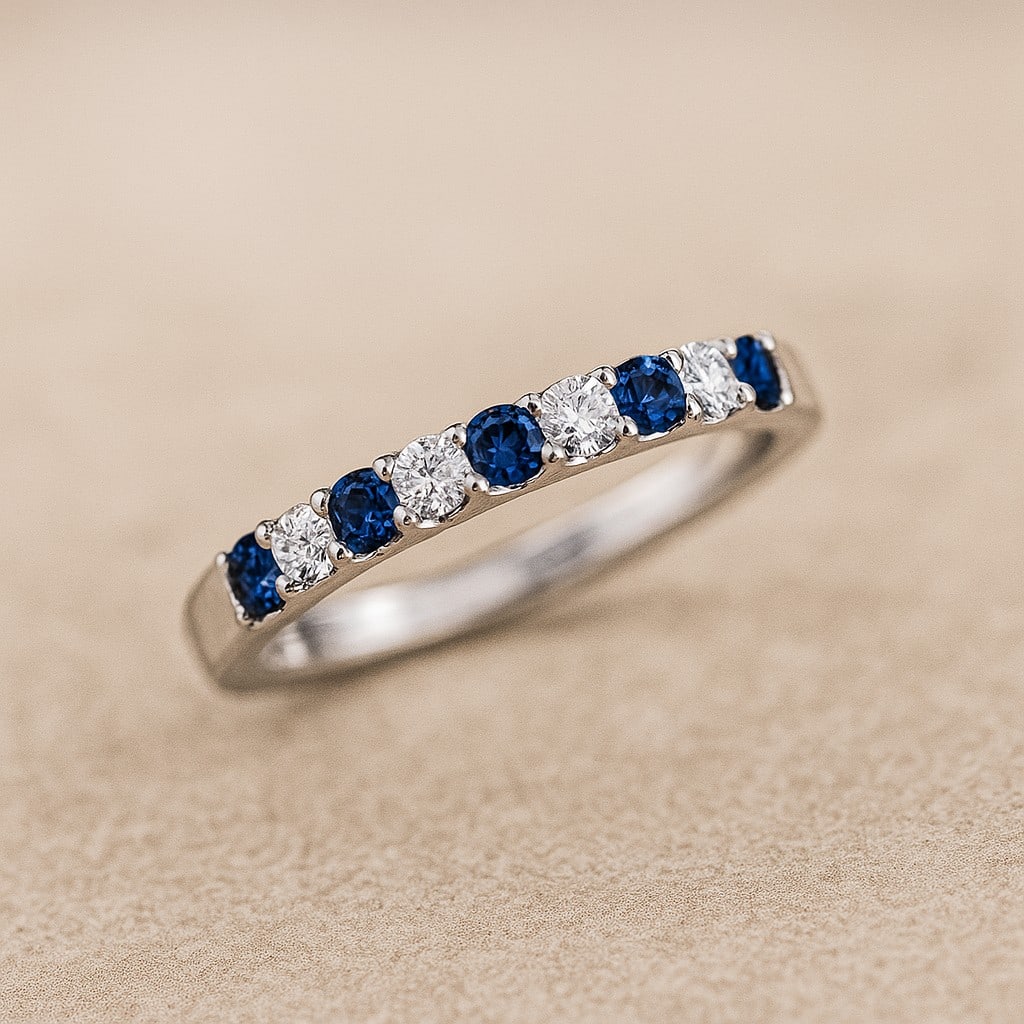 Natural Blue Sapphire Gemstone & Lab Grown Diamonds Silver Ring: Natural Blue Sapphire Gemstone & Lab Grown Diamonds Silver Ring Jewelry Type : Ring Gemstone : Natural Blue Sapphire Gemstone Shape : Round Gemstone Size : 2.5 MM Gemstone Quantity : 5 Pieces