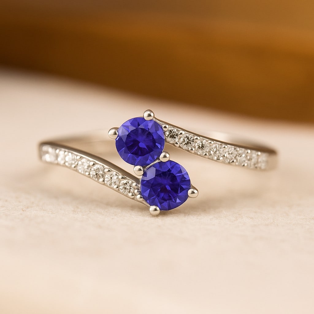 Natural Tanzanite Gemstone & Lab Grown Diamonds Silver Ring: Natural Tanzanite Gemstone & Lab Grown Diamonds Silver Ring Jewelry Type : Ring Gemstone : Natural Tanzanite Gemstone Shape : Round Gemstone Size : 3.5 MM Gemstone Quantity : 2 Pieces Diamon