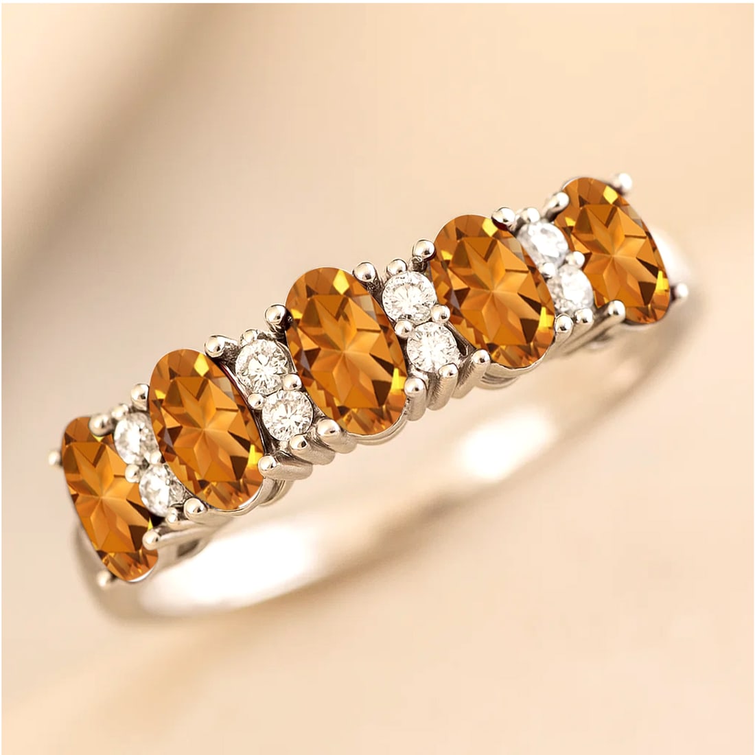 Natural Citrine Gemstone & Lab Grown Diamonds Silver Ring: Natural Citrine Gemstone & Lab Grown Diamonds Silver Ring Jewelry Type : Ring Gemstone : Natural Citrine Gemstone Shape : Oval Gemstone Size : 5x3 MM Gemstone Quantity : 5 Pieces Diamond Typ