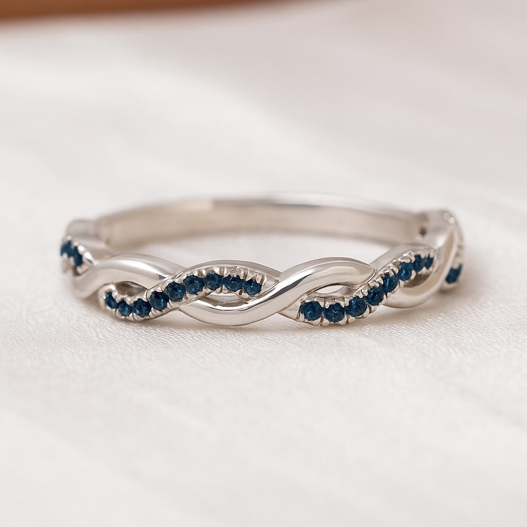 Natural London Blue Topaz Gemstone 92.5 Sterling Silver Ring: Natural London Blue Topaz Gemstone 92.5 Sterling Silver Ring Jewelry Type : Ring Gemstone : Natural London Blue Topaz Gemstone Shape : Round Gemstone Size : 1 MM Gemstone Quantity : 32 Pieces