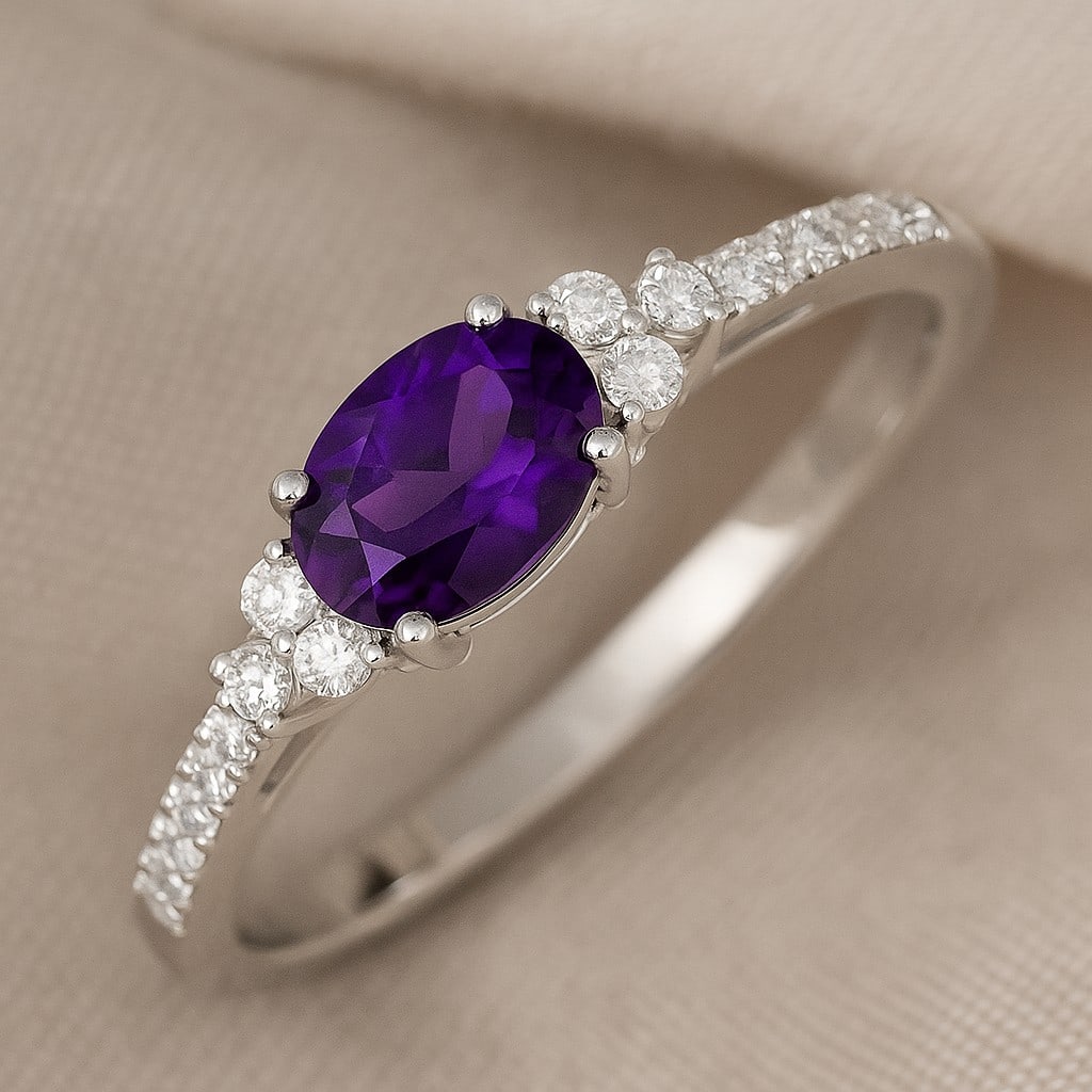 Natural Amethyst Gemstone & Lab Grown Diamonds Silver Ring: Natural Amethyst Gemstone & Lab Grown Diamonds Silver Ring Jewelry Type : Ring Gemstone : Natural Amethyst Gemstone Shape : Oval Gemstone Size : 7x5 MM Gemstone Quantity : 1 Piece Diamond Ty