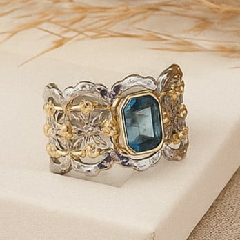 Natural Blue Topaz Gemstone 92.5 Sterling Silver Adjustable Ring: Natural Blue Topaz Gemstone 92.5 Sterling Silver Adjustable Ring Jewelry Type : Ring Gemstone : Blue Topaz Gemstone Shape : Octagon Gemstone Size : 7x5 MM Metal : Sterling Silver Metal Purit