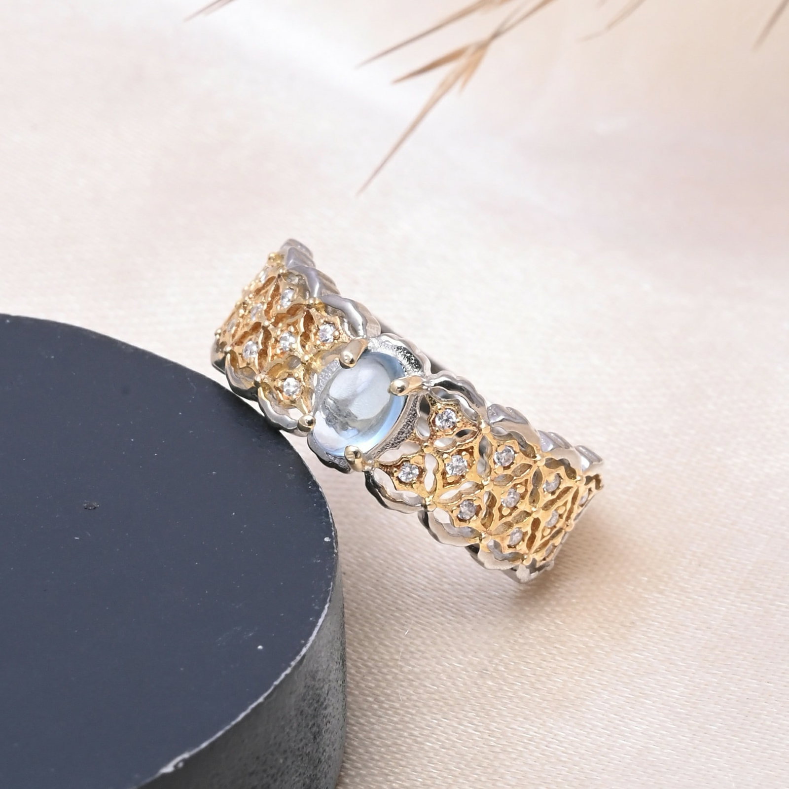 Natural Blue Topaz Gemstone 92.5 Sterling Silver Adjustable Ring: Natural Blue Topaz Gemstone 92.5 Sterling Silver Adjustable Ring Jewelry Type : Ring Gemstone : Blue Topaz Gemstone Shape : Oval Cabs Gemstone Size : 5x4 MM Metal : Sterling Silver Metal Pur