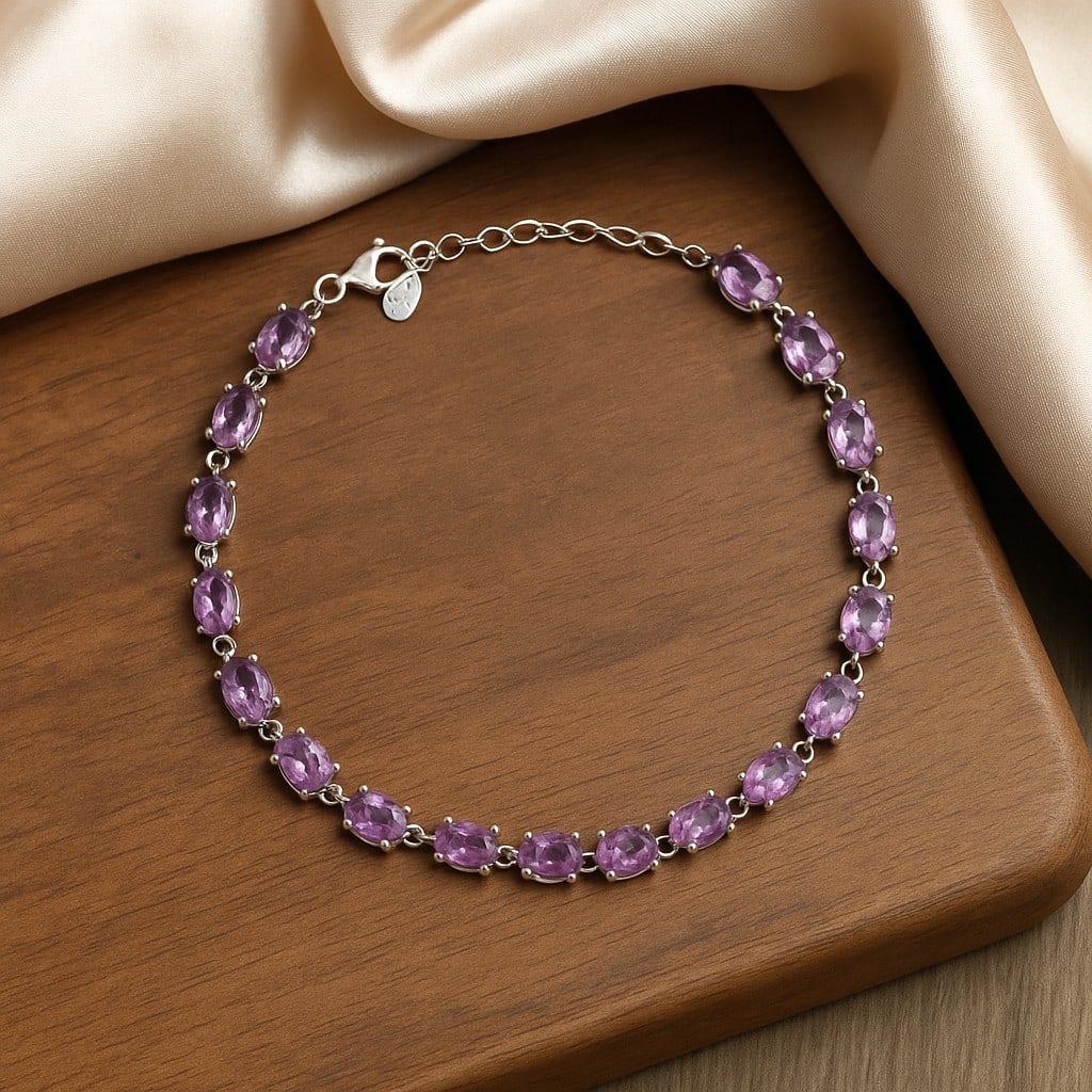 Natural Amethyst Gemstone 92.5 Sterling Silver Adjustable Bracelet: Natural Amethyst Gemstone 92.5 Sterling Silver Adjustable Bracelet Jewelry Type : Bracelet Gemstone : Amethyst Gemstone Shape : Oval Gemstone Size : 6x4 MM Metal : Sterling Silver Metal Puri