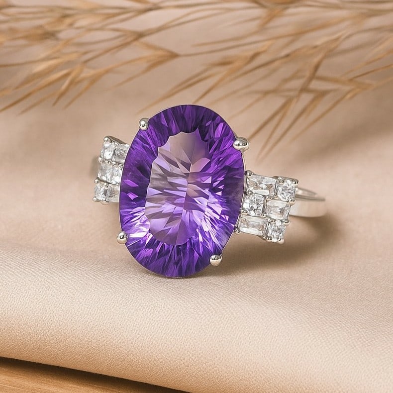 Natural Amethyst Gemstone 92.5 Sterling Silver Adjustable Ring: Natural Amethyst Gemstone 92.5 Sterling Silver Adjustable Ring Jewelry Type : Ring Gemstone : Amethyst Gemstone Shape : Oval Gemstone Size : 14x10 MM Metal : Sterling Silver Metal Purity : <