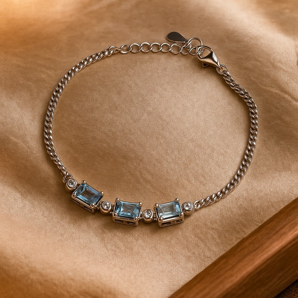 Natural Blue Topaz Gemstone 92.5 Sterling Silver Adjustable Bracelet: Natural Blue Topaz Gemstone 92.5 Sterling Silver Adjustable Bracelet Jewelry Type : Bracelet Gemstone : Blue Topaz Gemstone Shape : Octagon Gemstone Size : 7x5 MM Metal : Sterling Silver Met