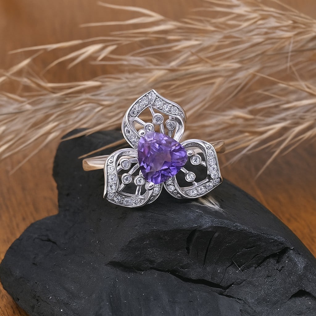 Natural Amethyst Gemstone 92.5 Sterling Silver Adjustable Ring: Natural Amethyst Gemstone 92.5 Sterling Silver Adjustable Ring Jewelry Type : Ring Gemstone : Amethyst Gemstone Shape : Trillion Gemstone Size : 6 MM Metal : Sterling Silver Metal Purity : <