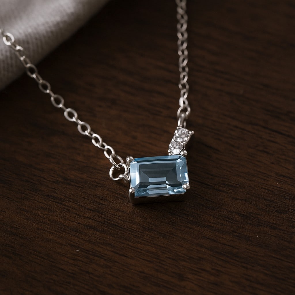 Natural Blue Topaz Gemstone 92.5 Sterling Silver Adjustable Necklace: Natural Blue Topaz Gemstone 92.5 Sterling Silver Adjustable Necklace Jewelry Type : Necklace Gemstone : Blue Topaz Gemstone Shape : Octagon Gemstone Size : 7x5 MM Metal : Sterling Silver Met