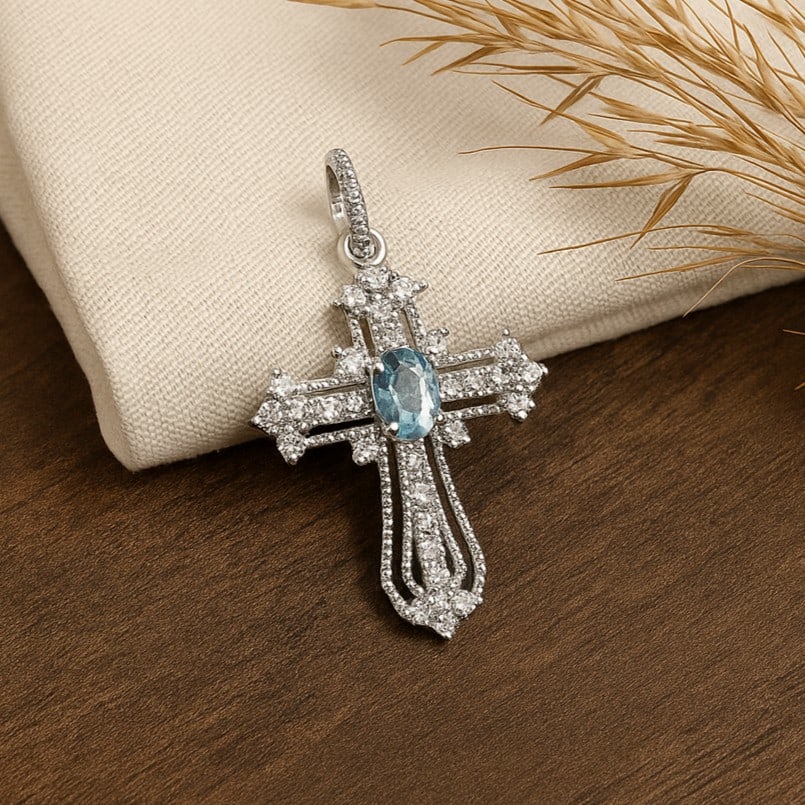 Natural Swiss Blue Topaz Gemstone 92.5 Sterling Silver Pendant: Natural Swiss Blue Topaz Gemstone 92.5 Sterling Silver Pendant Jewelry Type : Pendant Gemstone : Swiss Blue Topaz Gemstone Shape : Oval Gemstone Size : 6x4 MM Metal : Sterling Silver Metal