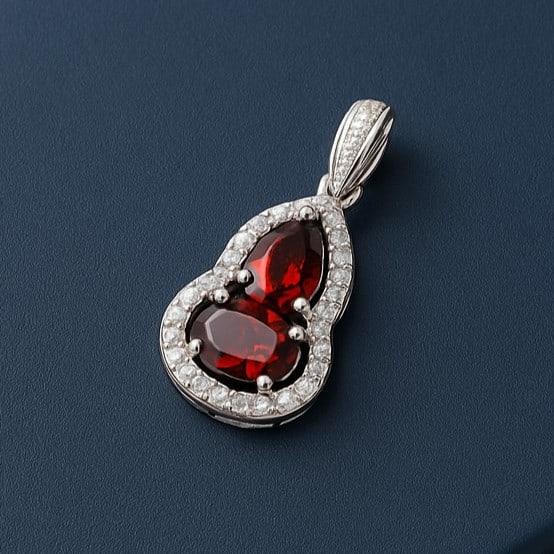 Natural Garnet Gemstone 92.5 Sterling Silver Pendant: Natural Garnet Gemstone 92.5 Sterling Silver Pendant Jewelry Type : Pendant Gemstone : Garnet Gemstone Shape : Pear, Oval Gemstone Size : 6x4 MM Metal : Sterling Silver Metal Purity : 9