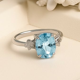 Natural Blue Topaz Gemstone 92.5 Sterling Silver Adjustable Ring: Natural Blue Topaz Gemstone 92.5 Sterling Silver Adjustable Ring Jewelry Type : Ring Gemstone : Blue Topaz Gemstone Shape : Oval Gemstone Size : 10x8 MM Metal : Sterling Silver Metal Purity